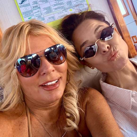 Meet your Posher, Sue - Picture 2 of 2